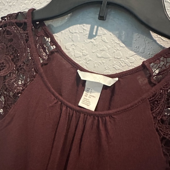 Burgundy Cute Top w Lace Shoulders - Size S - Picture 3 of 7